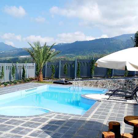 Osmond Villa Resort Lembang Exterior foto
