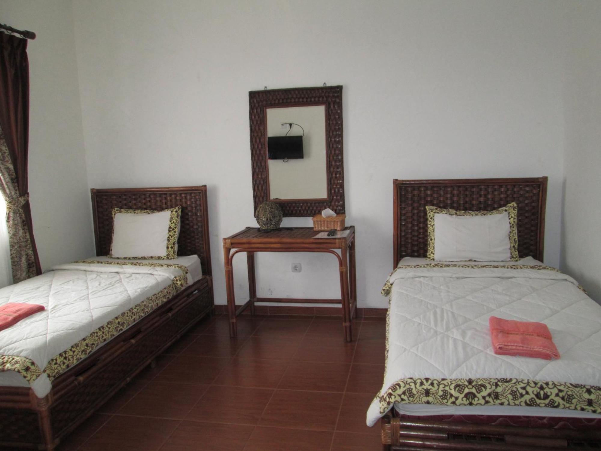 Osmond Villa Resort Lembang Exterior foto