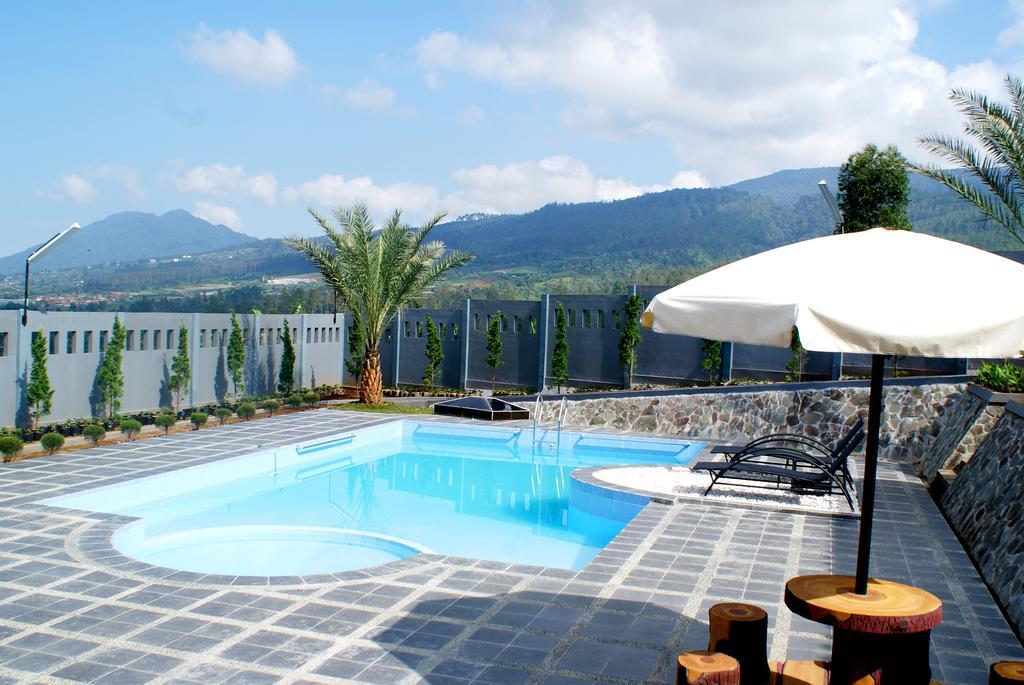 Osmond Villa Resort Lembang Exterior foto