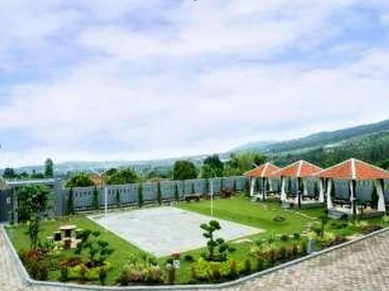 Osmond Villa Resort Lembang Exterior foto
