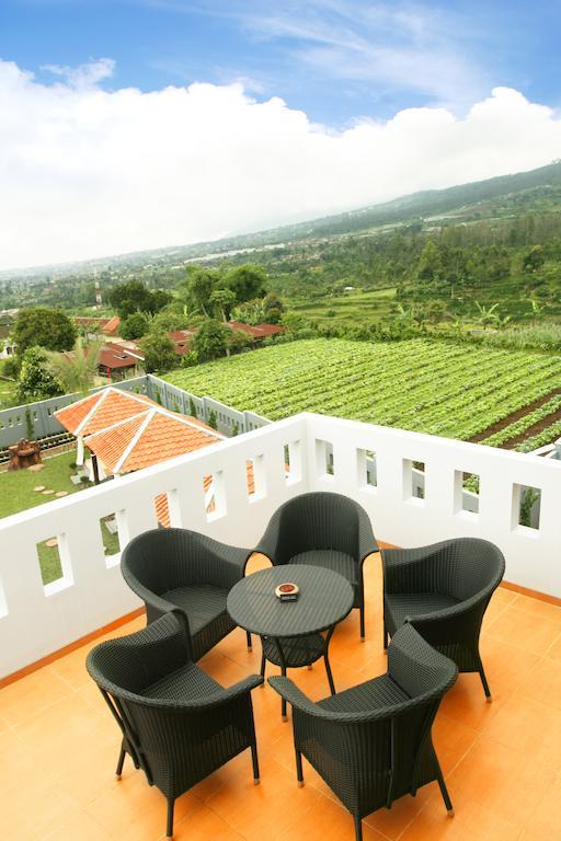 Osmond Villa Resort Lembang Exterior foto