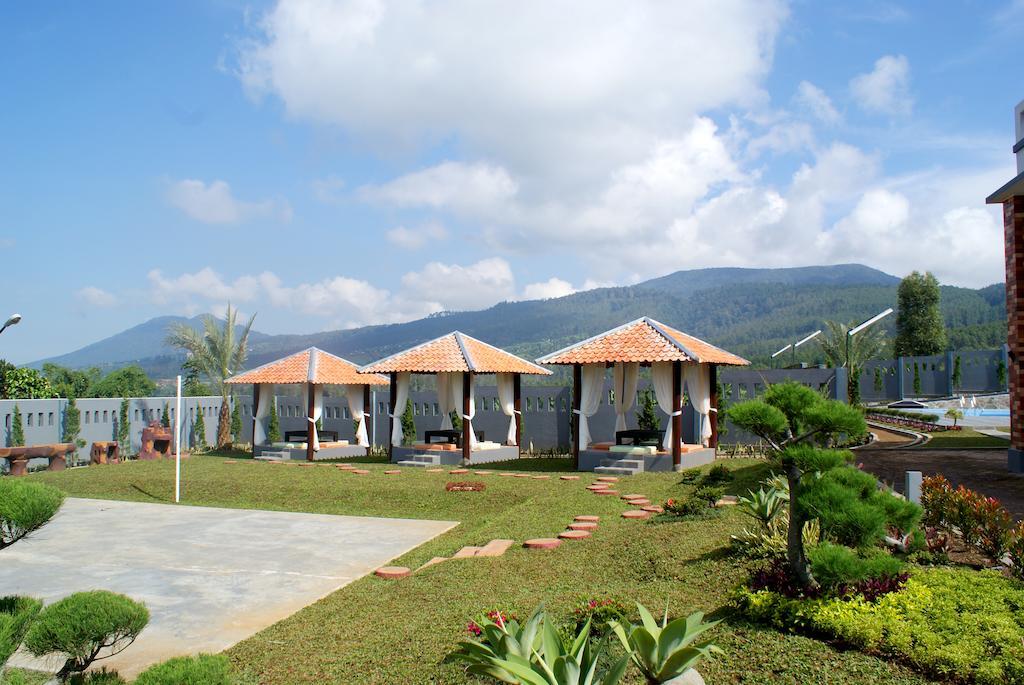 Osmond Villa Resort Lembang Exterior foto